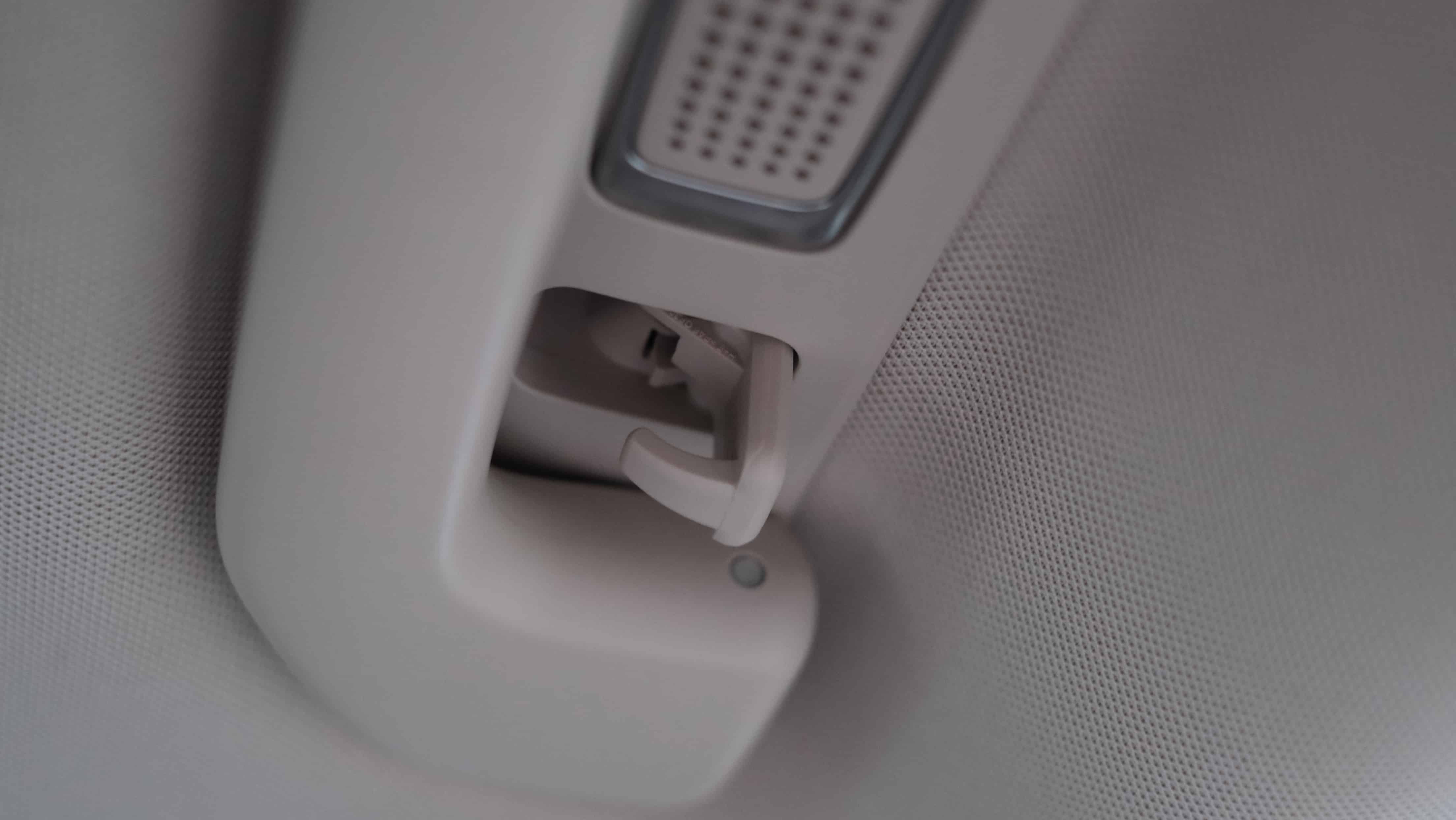 阻尼器在衣帽钩在汽车内饰的作用