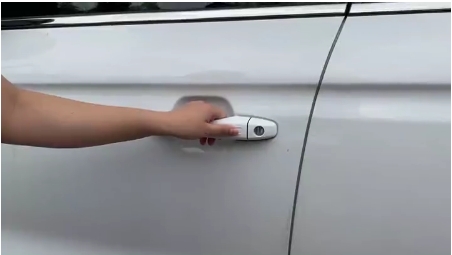 阻尼器在汽车门把手的创新应用​