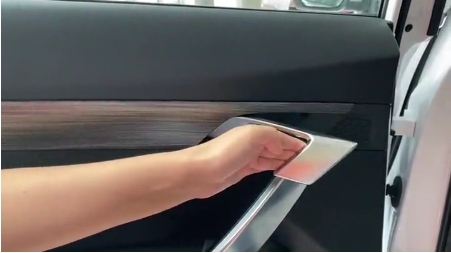 圆筒阻尼器在汽车内饰安全拉手的应用